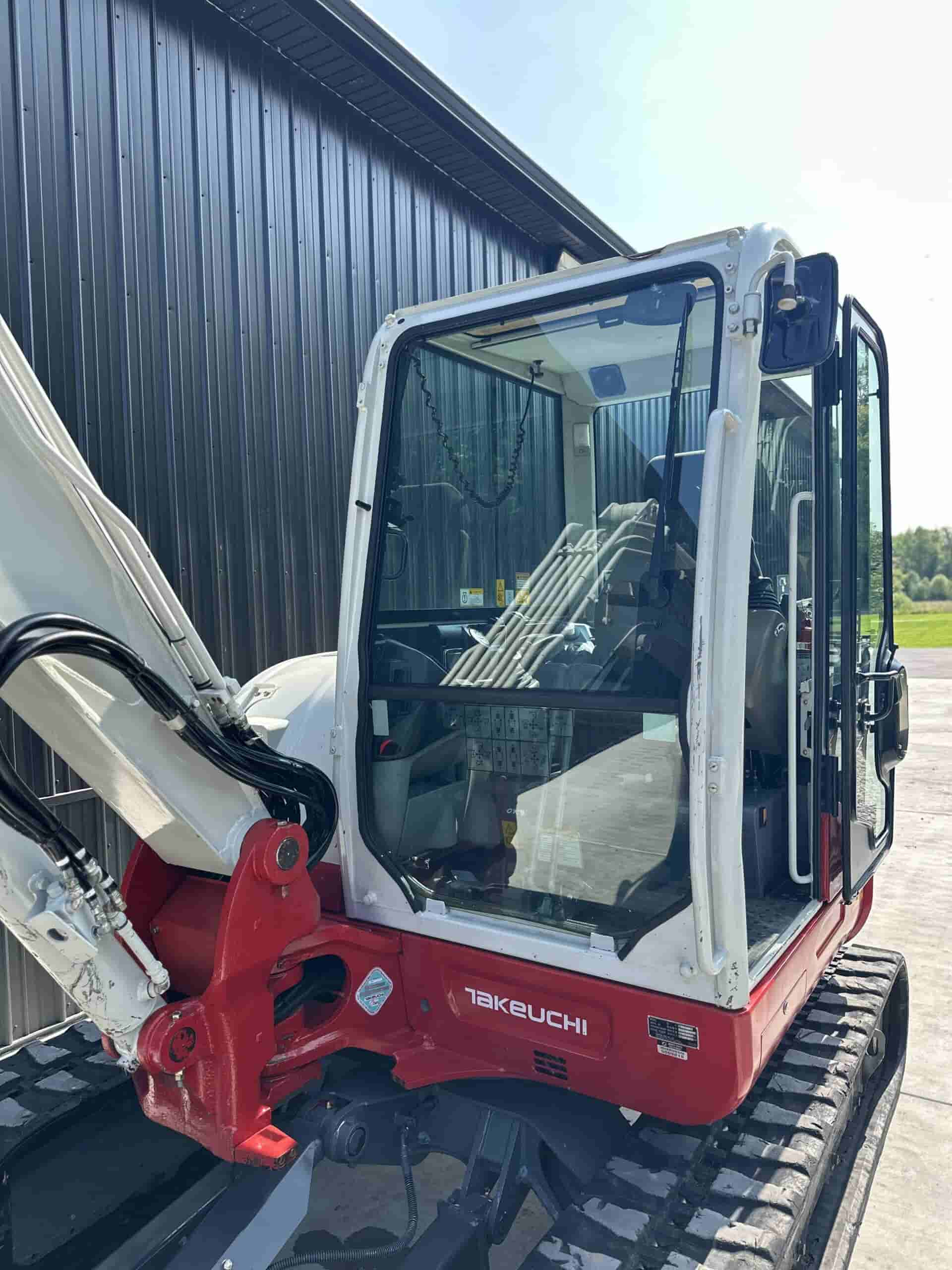 2017 Takeuchi TB260
